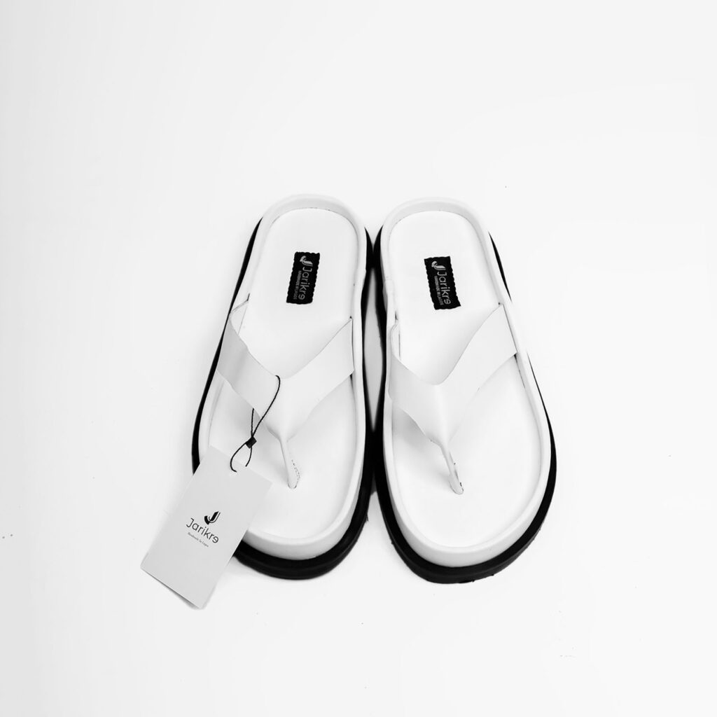 Jarikre white thong slippers for men on white background